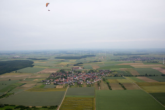 Vue aérienne de Quartier Püssensheim in Prosselsheim dans le département Bavière, Allemagne