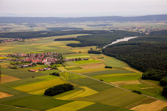Vue aérienne de Zones riveraines du lac Ellertshäuser à le quartier Ebertshausen in Üchtelhausen dans le département Bavière, Allemagne