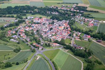 Vue aérienne de Quartier Kleineibstadt in Großeibstadt dans le département Bavière, Allemagne