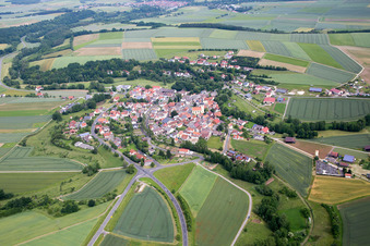 Vue aérienne de Quartier Kleineibstadt in Großeibstadt dans le département Bavière, Allemagne