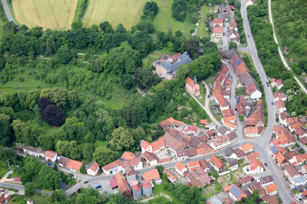 Vue aérienne de Château Waltershausen à le quartier Waltershausen in Saal an der Saale dans le département Bavière, Allemagne