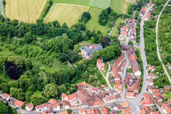 Vue aérienne de Bâtiments et parcs du manoir - domaine en Waltershausen à le quartier Waltershausen in Saal an der Saale dans le département Bavière, Allemagne