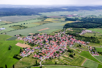 Vue aérienne de Village - Vue à le quartier Wolfmannshausen in Grabfeld dans le département Thuringe, Allemagne