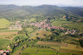 Vue d'oiseau de Rott dans le département Bas Rhin, France