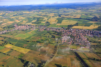 Vue aérienne de Vue du village de Viehstrich depuis le sud à Steinfeld dans le département Rhénanie-Palatinat, Allemagne