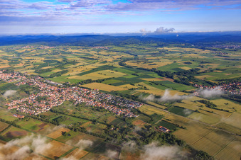 Vue aérienne de Vue du village de Viehstrich depuis le sud-est à le quartier Kleinsteinfeld in Steinfeld dans le département Rhénanie-Palatinat, Allemagne