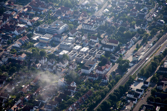 Au centre-ville" Nouveau bâtiment de RiBa GmbH entre Bismarck- et Gartenstr. à Kandel dans le département Rhénanie-Palatinat, Allemagne du point de vue du drone