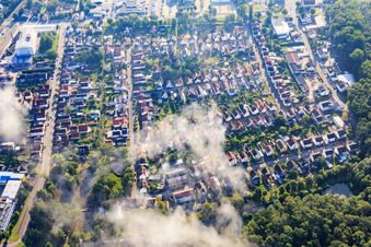 Vue aérienne de La colonie de Garden City sous les nuages à Kandel dans le département Rhénanie-Palatinat, Allemagne