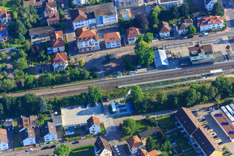 Vue aérienne de Georg-Todt-Straße x Bismarckstraße à la gare à Kandel dans le département Rhénanie-Palatinat, Allemagne
