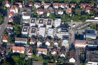 Au centre-ville" Nouveau bâtiment de RiBa GmbH entre Bismarck- et Gartenstr. à Kandel dans le département Rhénanie-Palatinat, Allemagne d'en haut