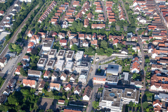 Au centre-ville" Nouveau bâtiment de RiBa GmbH entre Bismarck- et Gartenstr. à Kandel dans le département Rhénanie-Palatinat, Allemagne vue d'en haut