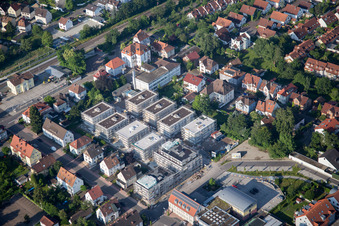 Au centre-ville" Nouveau bâtiment de RiBa GmbH entre Bismarck- et Gartenstr. à Kandel dans le département Rhénanie-Palatinat, Allemagne vue du ciel