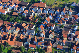 Vue aérienne de Agence VR Bank Southern Weinstrasse-Wasgau eG Hatzenbühl à Hatzenbühl dans le département Rhénanie-Palatinat, Allemagne
