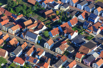 Vue aérienne de Agence VR Bank Southern Weinstrasse-Wasgau eG Hatzenbühl à Hatzenbühl dans le département Rhénanie-Palatinat, Allemagne
