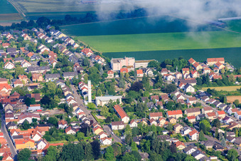 Vue aérienne de Église Saint-Pie sur Goethestr à Kandel dans le département Rhénanie-Palatinat, Allemagne
