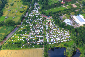 Vue aérienne de Camping Resort Rülzheim et centre de loisirs Moby Dick et Dampfnudel Rülzheim à Rülzheim dans le département Rhénanie-Palatinat, Allemagne