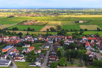 Vue aérienne de À Kirchfeld à le quartier Duttweiler in Neustadt an der Weinstraße dans le département Rhénanie-Palatinat, Allemagne