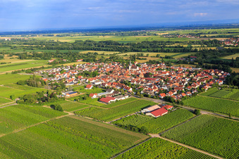 Vue aérienne de Vue du village depuis le nord-ouest à Venningen dans le département Rhénanie-Palatinat, Allemagne