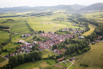 Vue aérienne de Klingbachtal à le quartier Klingen in Heuchelheim-Klingen dans le département Rhénanie-Palatinat, Allemagne