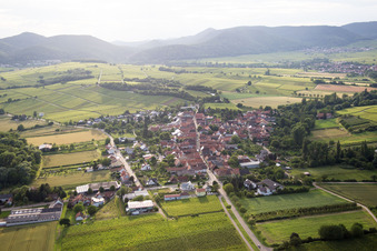 Vue aérienne de Quartier Heuchelheim in Heuchelheim-Klingen dans le département Rhénanie-Palatinat, Allemagne
