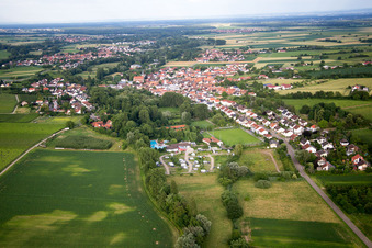 Quartier Ingenheim in Billigheim-Ingenheim dans le département Rhénanie-Palatinat, Allemagne d'en haut