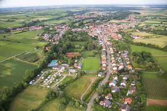 Quartier Ingenheim in Billigheim-Ingenheim dans le département Rhénanie-Palatinat, Allemagne depuis l'avion