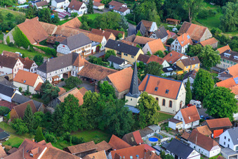 Vue aérienne de Église à Barbelroth dans le département Rhénanie-Palatinat, Allemagne