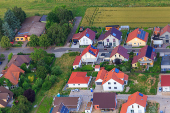 Vue aérienne de Lindenstraße avec Kita Zauberwald à Barbelroth dans le département Rhénanie-Palatinat, Allemagne