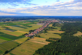 Vue aérienne de Saarstraße depuis le sud-ouest à Kandel dans le département Rhénanie-Palatinat, Allemagne