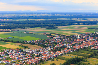 Vue oblique de Saarstraße depuis le sud-ouest à Kandel dans le département Rhénanie-Palatinat, Allemagne