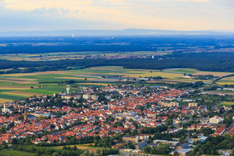 Vue aérienne de Vue de la ville depuis le sud-ouest à Kandel dans le département Rhénanie-Palatinat, Allemagne