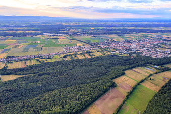 Vue aérienne de Saarstr depuis le sud à Kandel dans le département Rhénanie-Palatinat, Allemagne