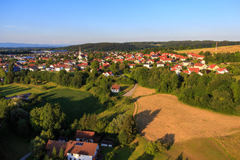 Vue aérienne de À Hochfeld à Mamming dans le département Bavière, Allemagne