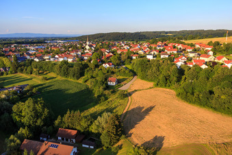 Vue aérienne de À Hochfeld à Mamming dans le département Bavière, Allemagne