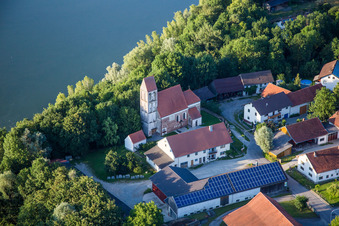 Vue aérienne de Bâtiment d'église à Usterling an der Isar dans l'État fédéral à le quartier Oberhöcking in Landau an der Isar dans le département Bavière, Allemagne