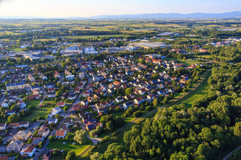 Vue aérienne de Baderallee à Landau an der Isar dans le département Bavière, Allemagne