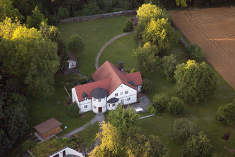 Vue aérienne de L'allée des fermiers à le quartier Oberframmering in Landau an der Isar dans le département Bavière, Allemagne