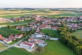 Vue aérienne de Champs agricoles et terres agricoles à Oberpöring dans le département Bavière, Allemagne