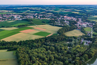 Vue aérienne de De l'est à Landau an der Isar dans le département Bavière, Allemagne