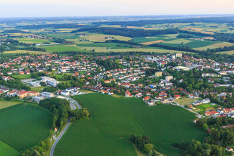 Vue aérienne de Quartier Thalham in Landau an der Isar dans le département Bavière, Allemagne