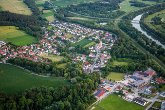 Vue aérienne de Les rives de l'Isar à Gottfrieding dans le département Bavière, Allemagne