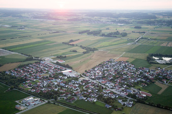 Vue aérienne de Gottfriedingerschwaige à Gottfrieding dans le département Bavière, Allemagne