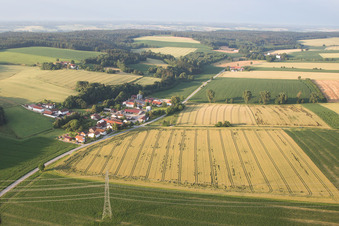 Vue aérienne de Quartier Dittenkofen in Mamming dans le département Bavière, Allemagne