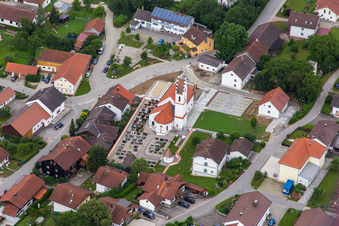 Vue aérienne de Place de l'Église à le quartier Rattenbach in Rimbach dans le département Bavière, Allemagne