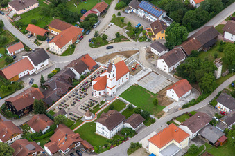 Vue aérienne de Place de l'Église à le quartier Rattenbach in Rimbach dans le département Bavière, Allemagne