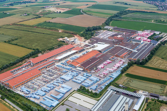 Vue aérienne de Locaux de l'usine Moeding Keramikfassaden GmbH à Marklkofen dans le département Bavière, Allemagne
