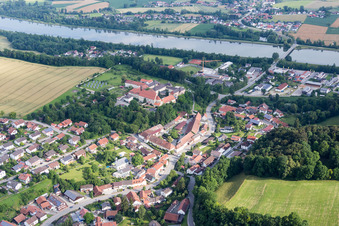 Vue aérienne de Les rives de l'Isar à Niederviehbach dans le département Bavière, Allemagne