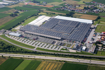 Vue oblique de Locaux de l'usine BMW à le quartier Höfen in Dingolfing dans le département Bavière, Allemagne