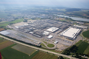 Locaux de l'usine BMW à le quartier Höfen in Dingolfing dans le département Bavière, Allemagne d'en haut