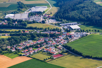 Vue aérienne de Quartier Unterhollerau in Moosthenning dans le département Bavière, Allemagne